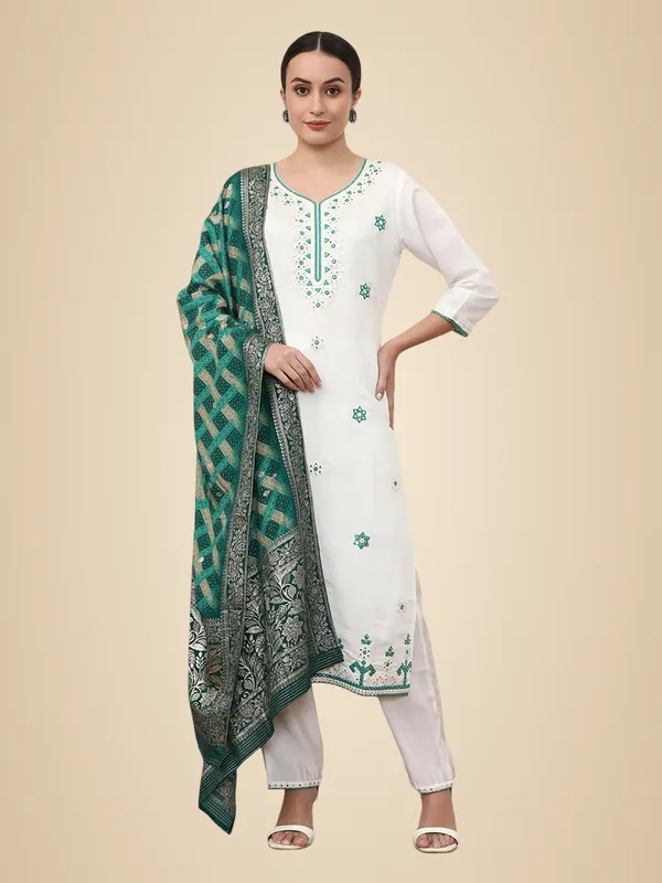 Green_Jaipur_Kurti_Embroidered_Pure_Silk_Solid_Kurta_Sets_With_Dupatta