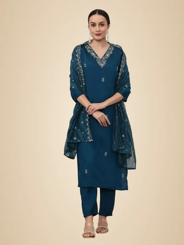 Navy_Blue_Jaipur_Kurti_Embroidered_Ethnic_Motifs_Kurta_Sets_With_Dupatta