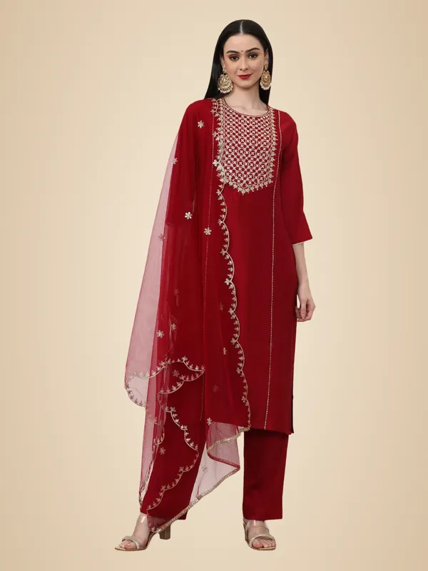 Red_Jaipur_Kurti_Embroidered_Silk_Blend_Ethnic_Motifs_Kurta_Sets_With_Net_Dupatta