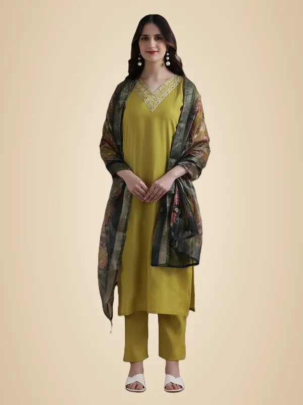 Jaipur_Kurti_Embroidered_Chanderi_Cotton_Ethnic_Motifs_Kurta_Sets_With_Dupatta