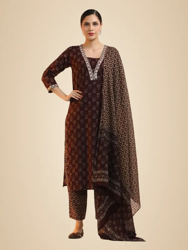 Maroon_Jaipur_Kurti_Embroidered_Pure_Cotton_Floral_Kurta_Sets_With_Dupatta