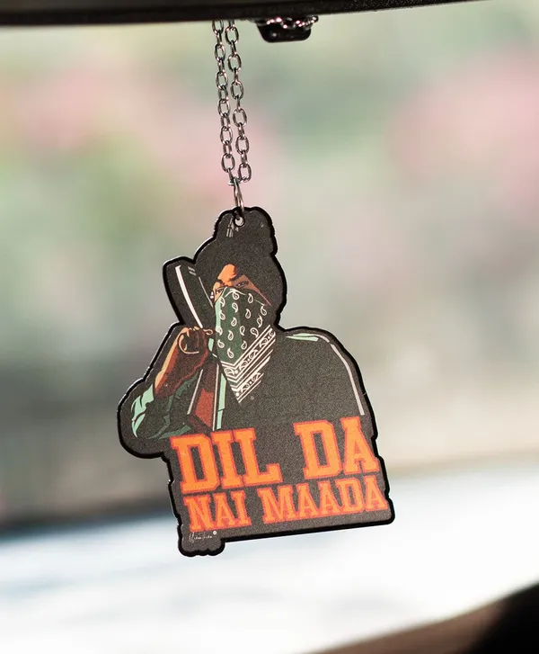 Dil_Da_Nai_Maada_Car_Hanging