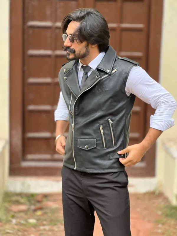 Bikers_Sleeveless_Leather_Jacket_Black_Vegan