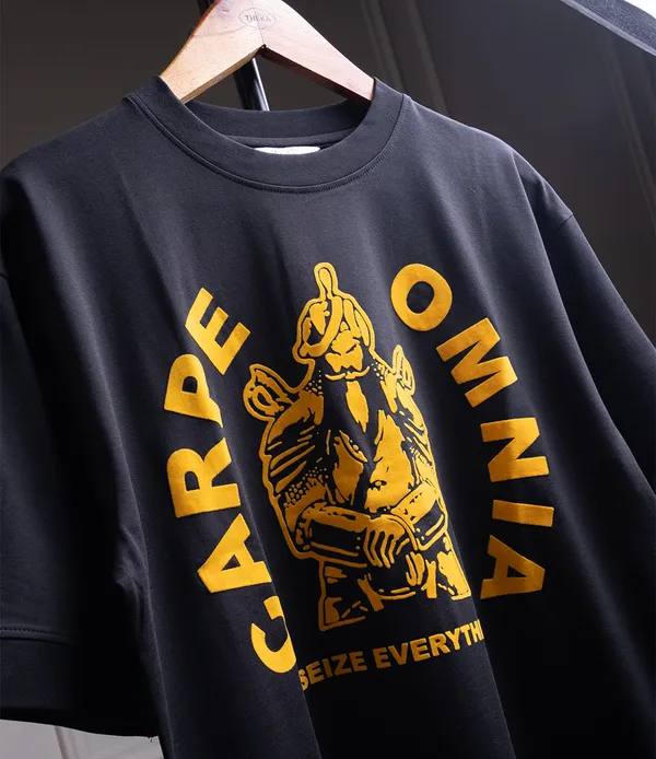 Carpe_Omnia_Black_T-Shirt
