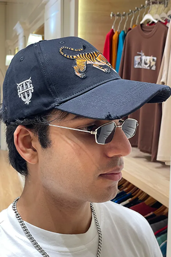 Black_Predator_Distressed_Cap
