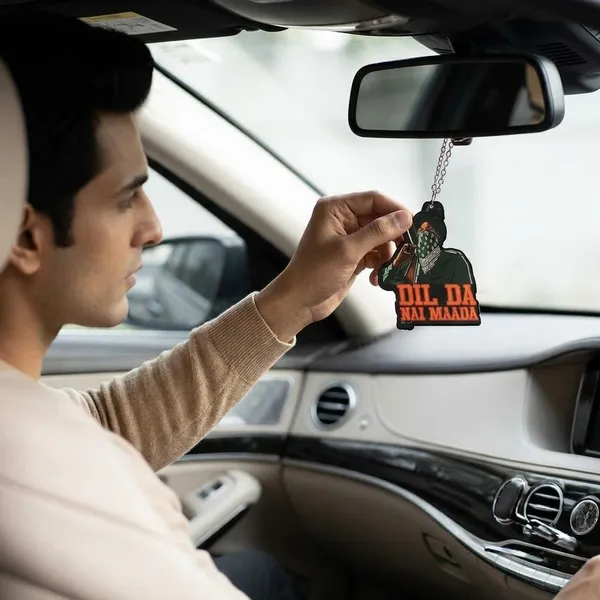 Dil_Da_Nai_Maada_Car_Hanging