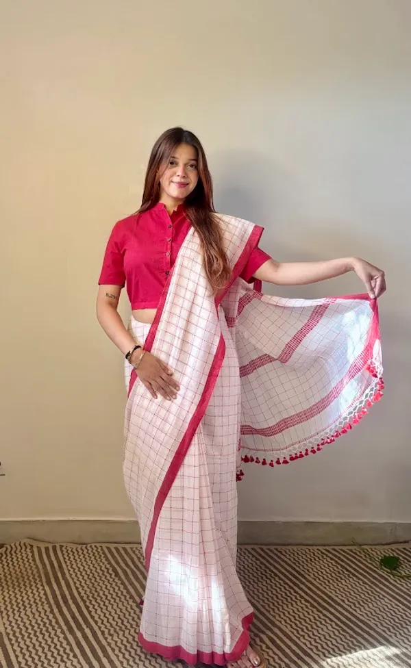 Ivory_Checkered_Mulmul_Cotton_Saree_with_Kantha_Work_&_Red_Tassels