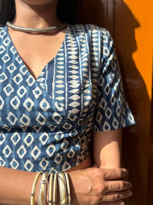 Indigo_Angrakha_Charm_Cotton_Blouse_with_(Diamond_&_Linear_motifs)