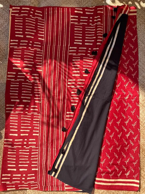 Sindoori_Pallavi_Mulmul_Saree_with_fabric_tassels_on_the_pallu