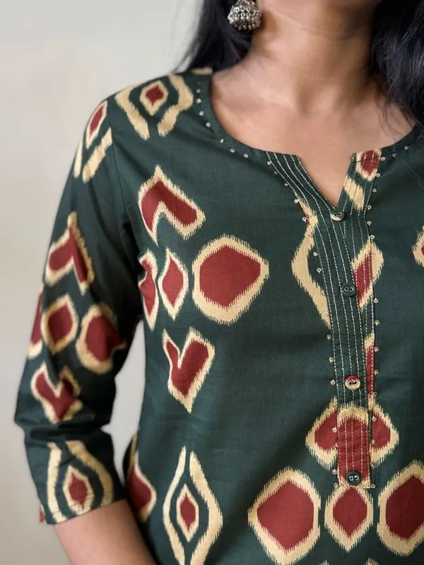 Bottle_Green_Geometric_Ikat_Mulmul_Kurti