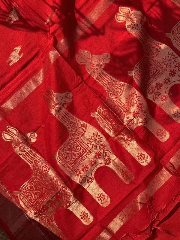 Brick_Red_Festive_Handloom_Cotton_Silk_Saree_with_Metallic_Copper_Horse_Motifs_&_Zari_Border