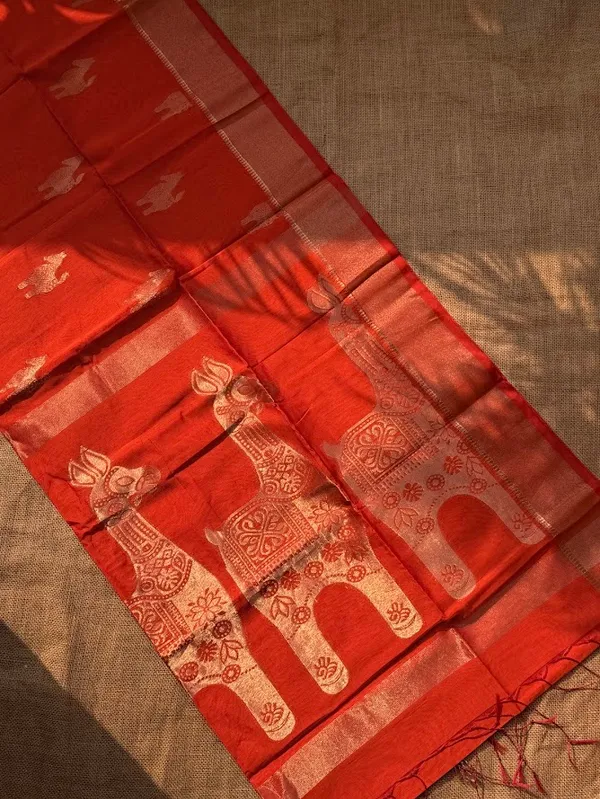 Bright_Orange-Red_Festive_Handloom_Cotton__Silk_Saree_with_Metallic_Copper_Horse_Motifs_&_Zari_Border