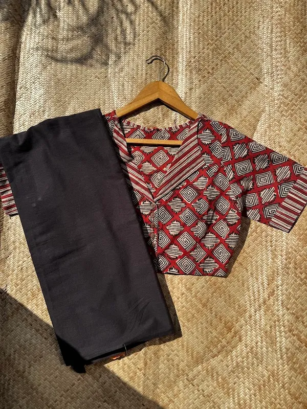 Classic_Black_Mulmul_Saree_with_fabric_tassels