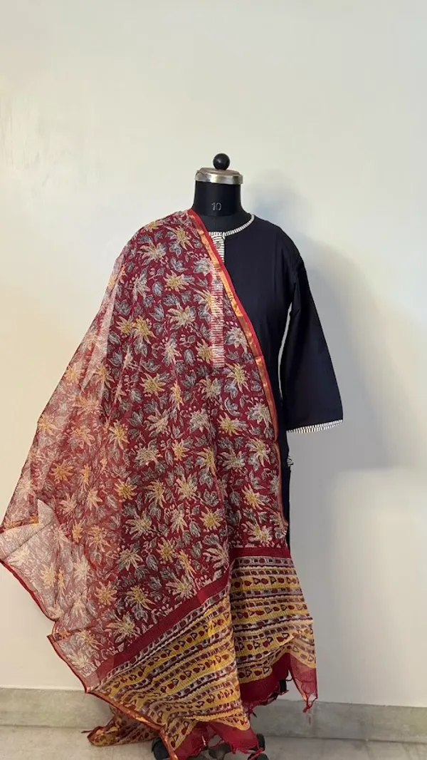 Crimson_Wildflower_Kota_Doriya_Dupatta