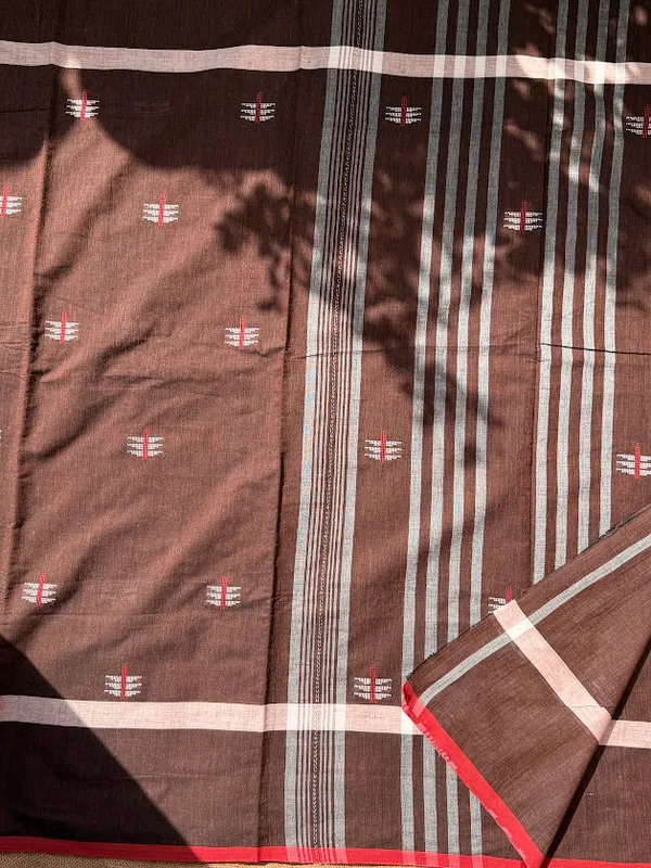 Deep_Cocoa_Brown_Dhaniakhali_Cotton_Handloom_Saree_with_Geometric_Arrow_Motifs_&_Coral_Red_Border