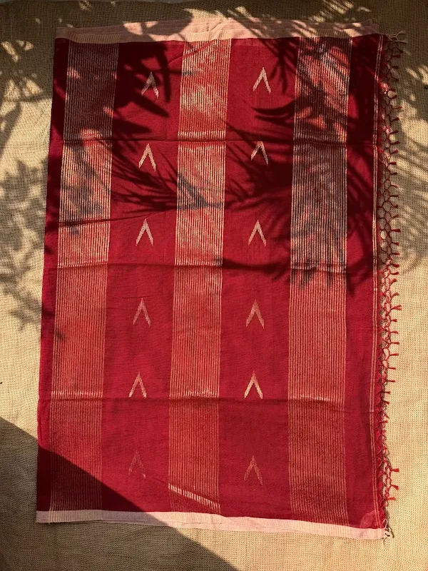 Deep_Maroon_Festive_Pure_Cotton_Handloom_Saree_with_Metallic_Copper_Zari_Motifs_&_Striped_Pallu