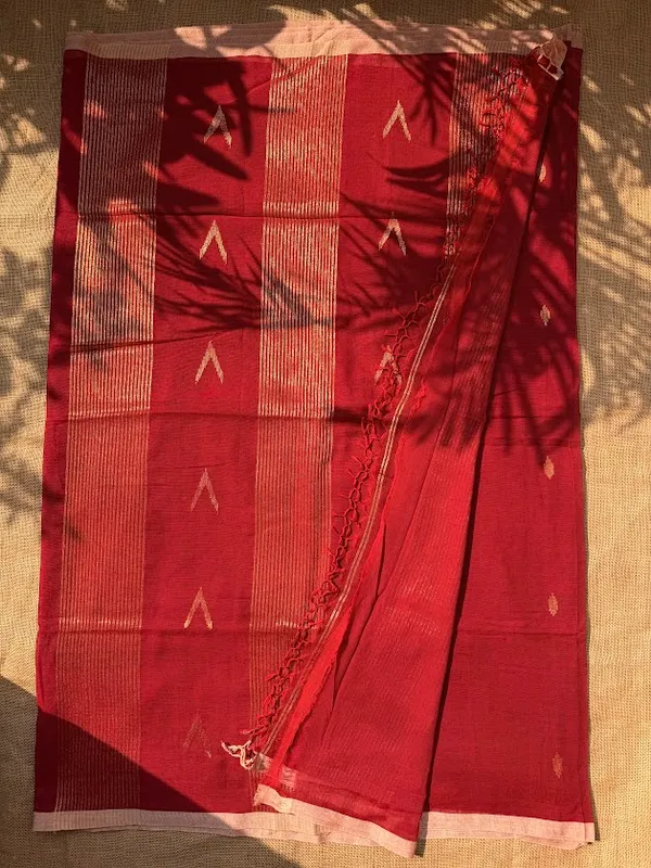 Deep_Maroon_Festive_Pure_Cotton_Handloom_Saree_with_Metallic_Copper_Zari_Motifs_&_Striped_Pallu