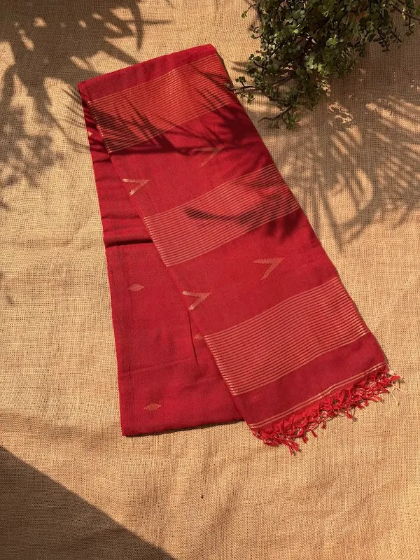 Deep_Maroon_Festive_Pure_Cotton_Handloom_Saree_with_Metallic_Copper_Zari_Motifs_&_Striped_Pallu