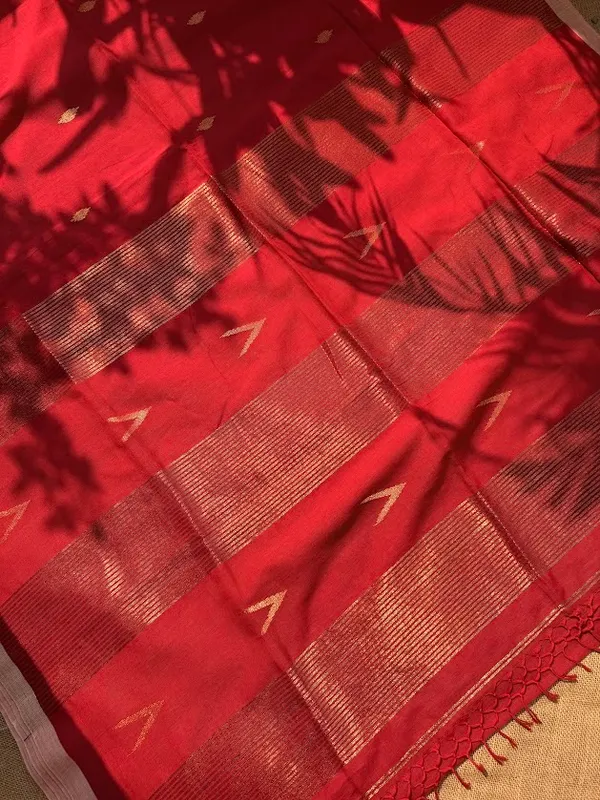 Deep_Red_Festive_Pure_Cotton_Handloom_Saree_with_Copper_Zari_Motifs_&_Striped_Pallu