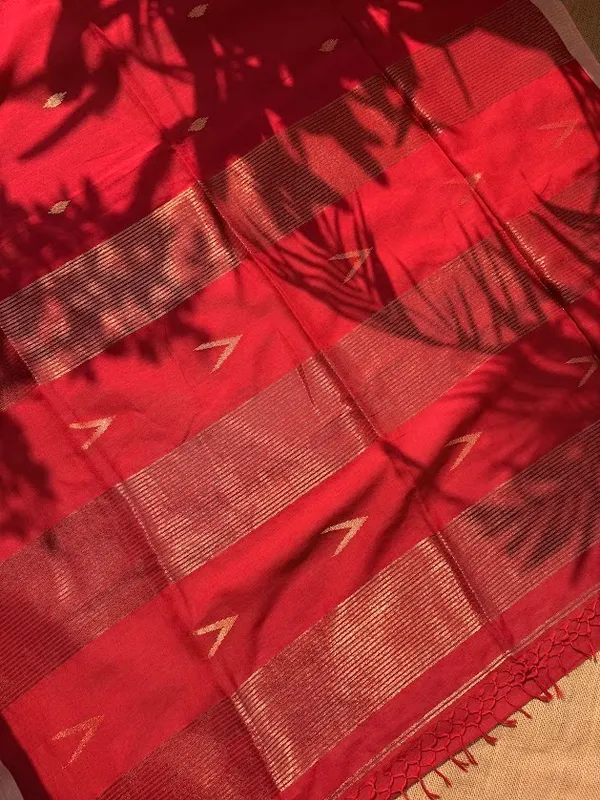 Deep_Red_Festive_Pure_Cotton_Handloom_Saree_with_Copper_Zari_Motifs_&_Striped_Pallu