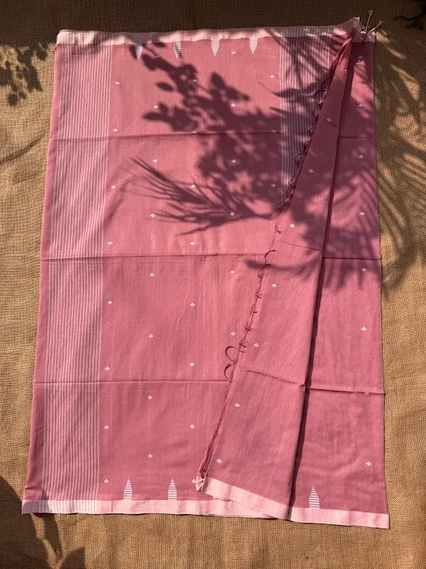 Dusty_Rose_Pink_Dhaniakhali_Pure_Cotton_Handloom_Saree_with_White_Butis_&_Temple_Border_(Handloom_Mark_Certified)