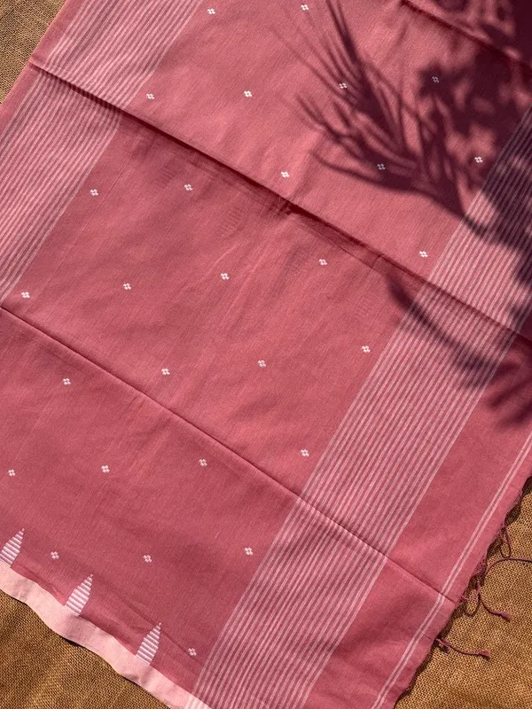 Dusty_Rose_Pink_Dhaniakhali_Pure_Cotton_Handloom_Saree_with_White_Butis_&_Temple_Border_(Handloom_Mark_Certified)