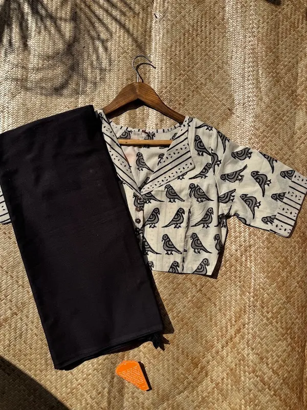 Classic_Black_Mulmul_Saree_with_fabric_tassels