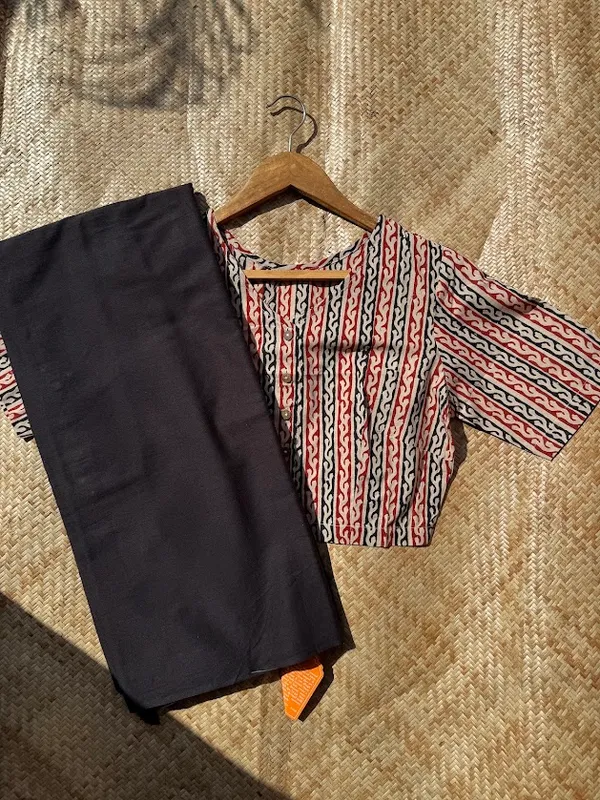 Classic_Black_Mulmul_Saree_with_fabric_tassels