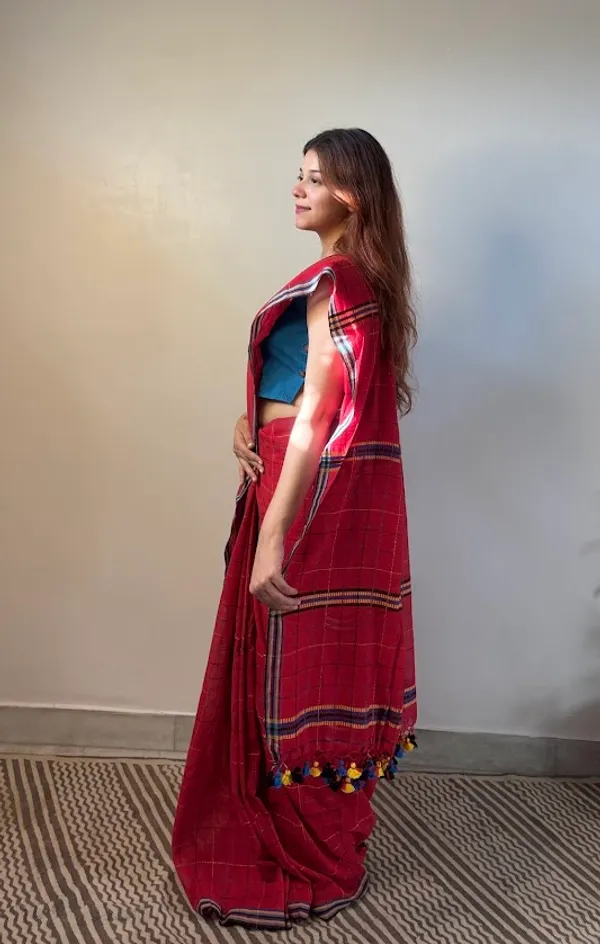 Crimson_Checkered_Mulmul_Cotton_Saree_with_Kantha_Work_&_Tassels