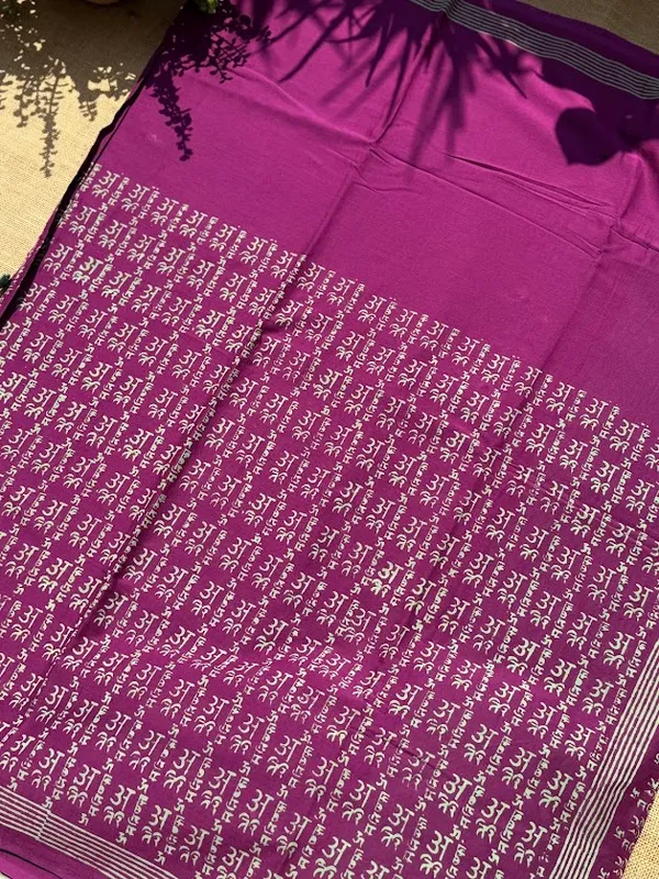 Jamuni_Lipi_Print_Mulmul_Saree_with_Contrast_Sea_Green_Blouse_Piece