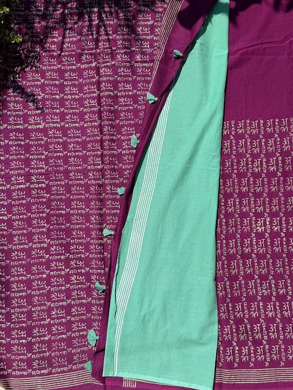 Jamuni_Lipi_Print_Mulmul_Saree_with_Contrast_Sea_Green_Blouse_Piece
