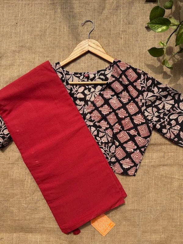 Scarlet_Red_Plain_Mulmul_Saree_with_Fabric_Tassels