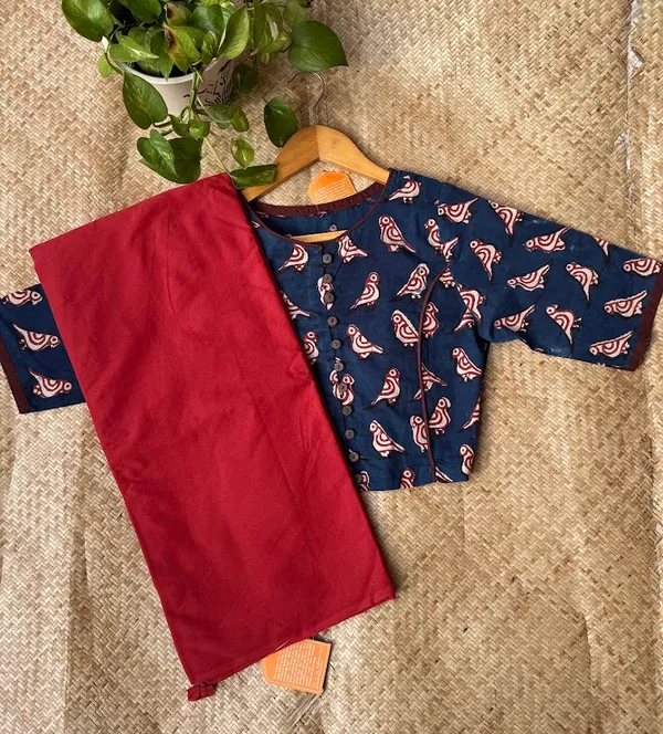 Scarlet_Red_Plain_Mulmul_Saree_with_Fabric_Tassels