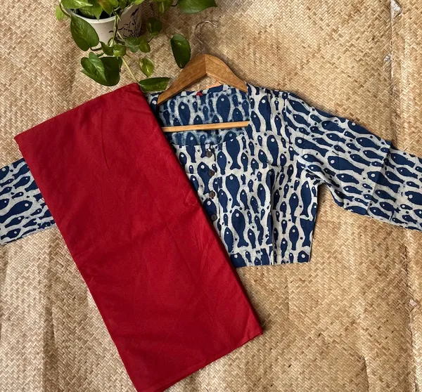 Scarlet_Red_Plain_Mulmul_Saree_with_Fabric_Tassels