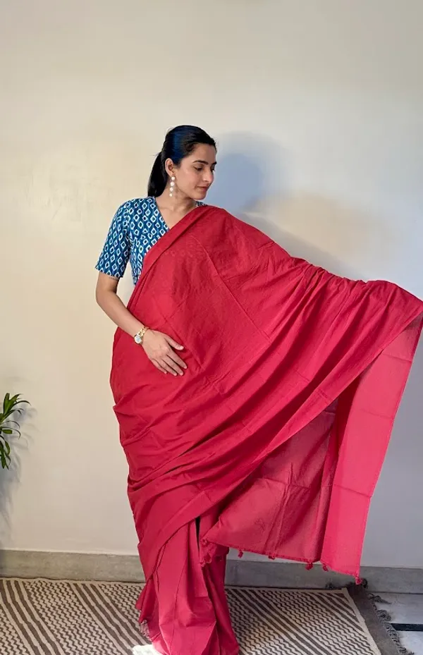 Scarlet_Red_Plain_Mulmul_Saree_with_Fabric_Tassels