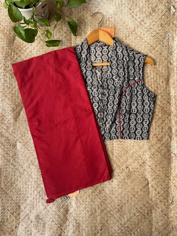 Scarlet_Red_Plain_Mulmul_Saree_with_Fabric_Tassels