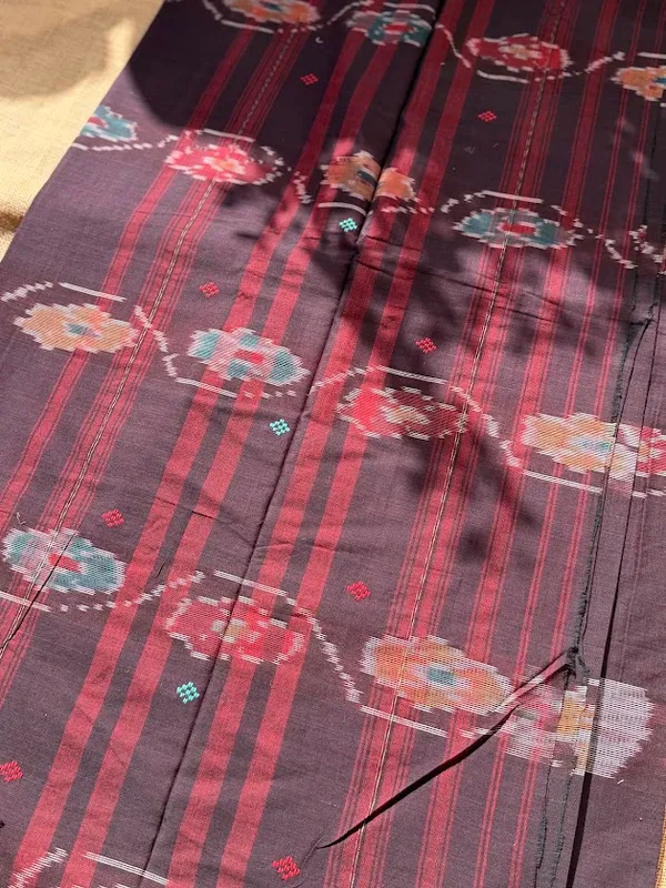 Handwoven_Dhaniakhali_Cotton_Saree_in_Deep_Cocoa_Brown_with_Crimson_Red_Accent_Border