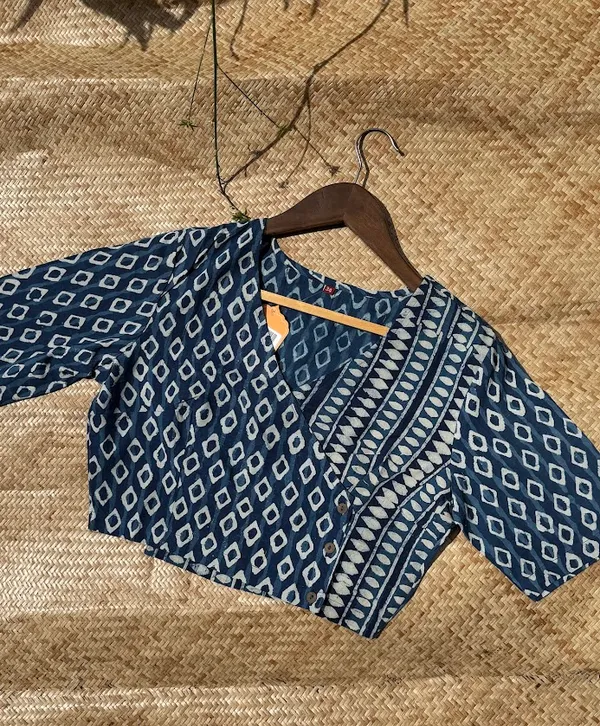 Indigo_Angrakha_Charm_Cotton_Blouse_with_(Diamond_&_Linear_motifs)