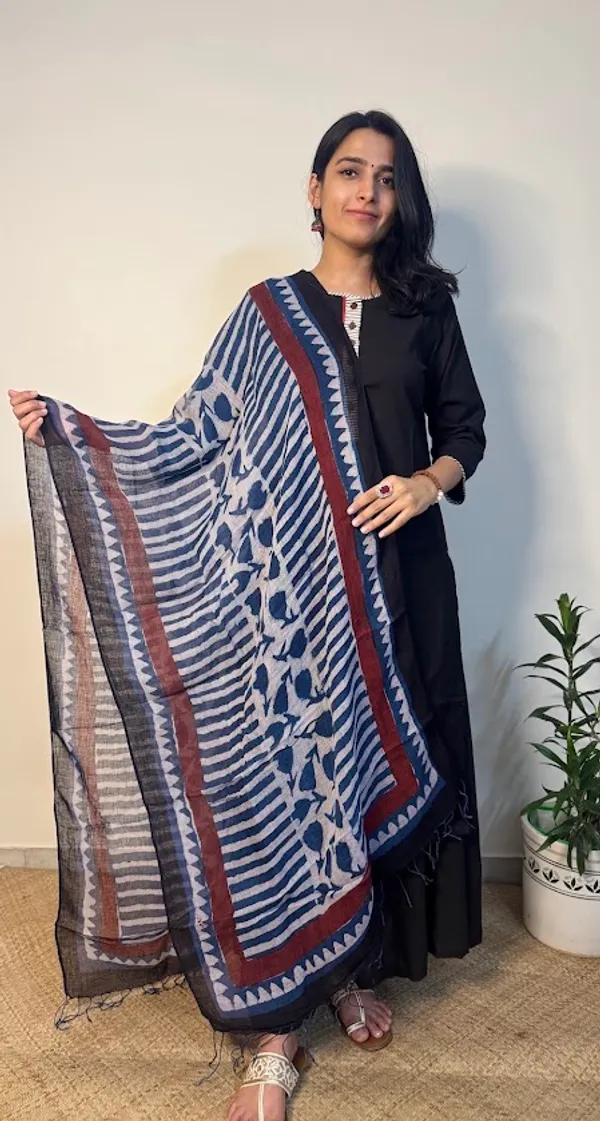 Indigo_&_Maroon_Hand_Block_Printed_Pure_Linen_Dupatta