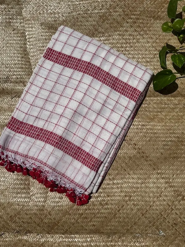 Ivory_Checkered_Mulmul_Cotton_Saree_with_Kantha_Work_&_Red_Tassels