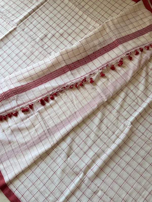 Ivory_Checkered_Mulmul_Cotton_Saree_with_Kantha_Work_&_Red_Tassels
