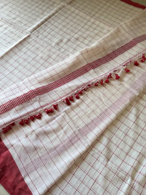Ivory_Checkered_Mulmul_Cotton_Saree_with_Kantha_Work_&_Red_Tassels