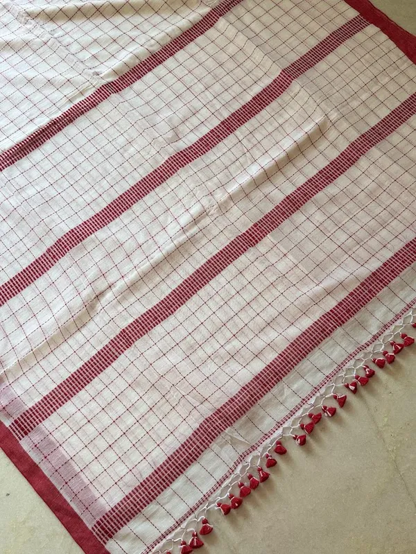 Ivory_Checkered_Mulmul_Cotton_Saree_with_Kantha_Work_&_Red_Tassels