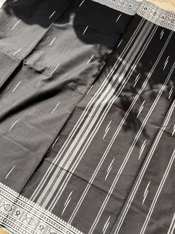 Jet_Black_&_Silver_Grey_Dhaniakhali_Pure_Cotton_Handloom_Saree_with_Fish_Motif_Jamdani_Border