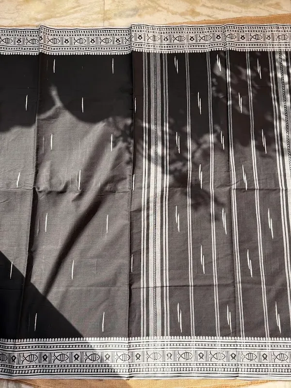 Jet_Black_&_Silver_Grey_Dhaniakhali_Pure_Cotton_Handloom_Saree_with_Fish_Motif_Jamdani_Border