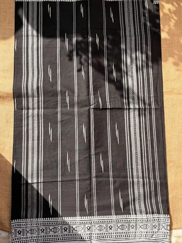 Jet_Black_&_Silver_Grey_Dhaniakhali_Pure_Cotton_Handloom_Saree_with_Fish_Motif_Jamdani_Border