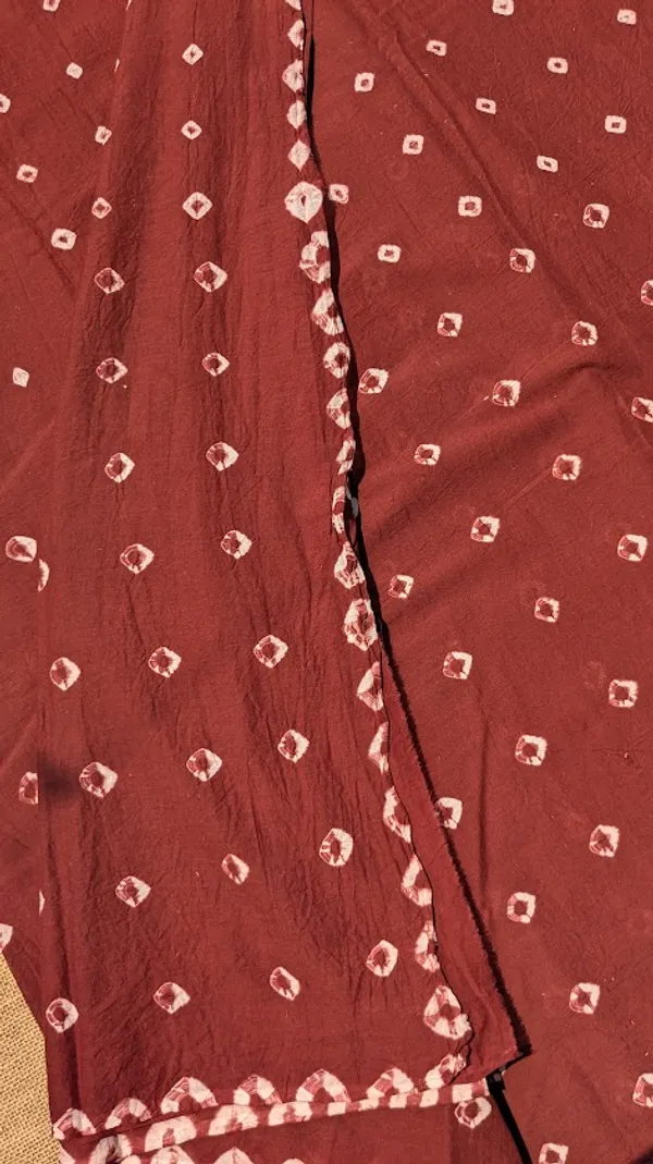 Maroon_Bandhej_Tie_&_Dye_MULMUL_Saree_with_Blouse_Piece