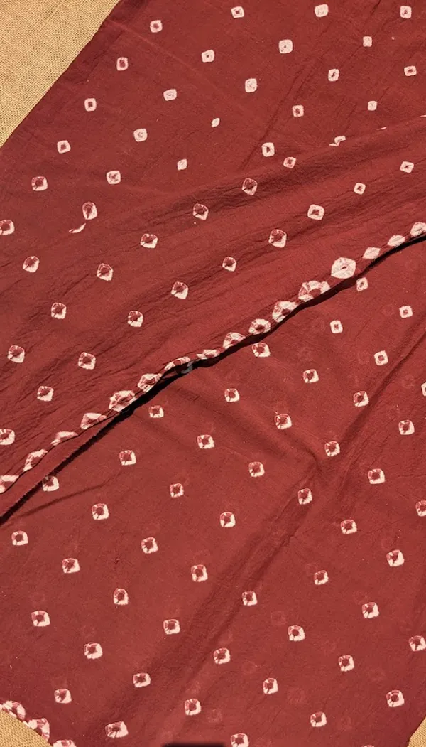 Maroon_Bandhej_Tie_&_Dye_MULMUL_Saree_with_Blouse_Piece