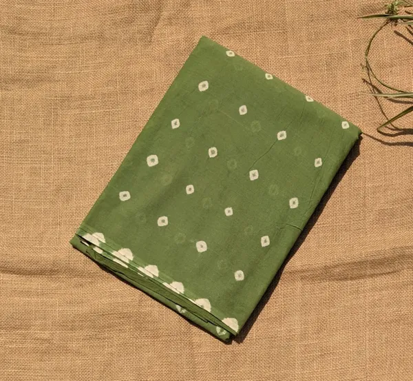 Mehendi_Green_Bandhej_Tie_&_Dye_Saree_with_Blouse_Piece