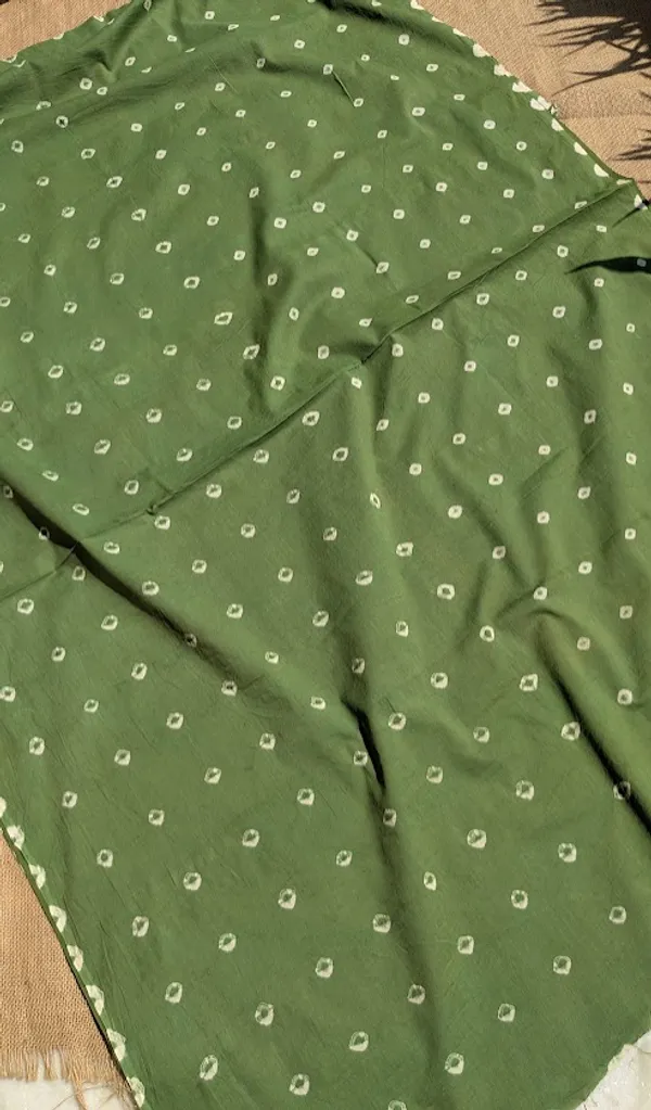 Mehendi_Green_Bandhej_Tie_&_Dye_Saree_with_Blouse_Piece
